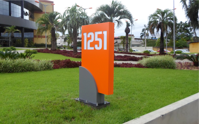 totem comercial